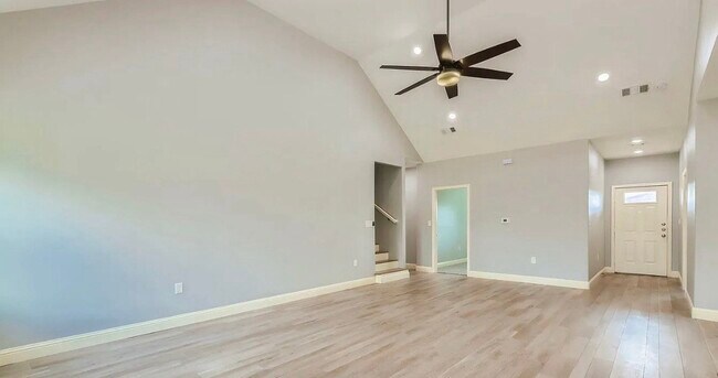 Building Photo - MOVE IN READY