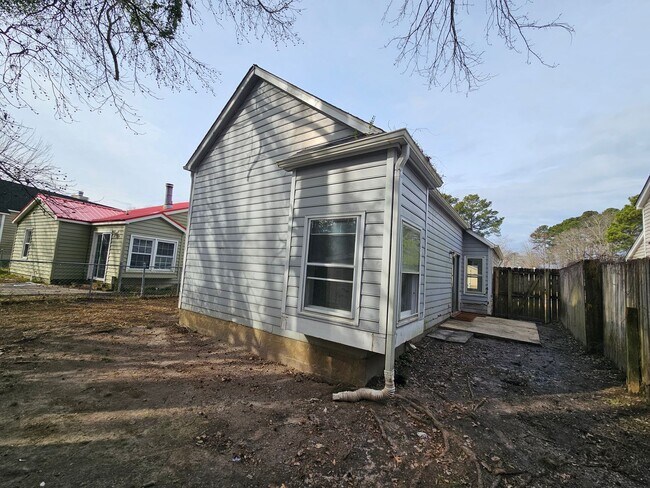 Building Photo - 112 Basswood Ct