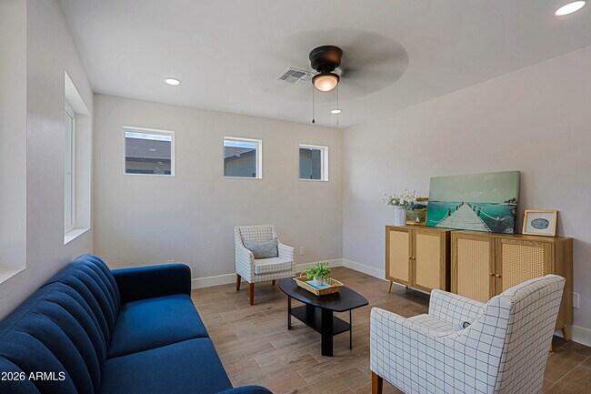 Building Photo - 454 S Pioneer
