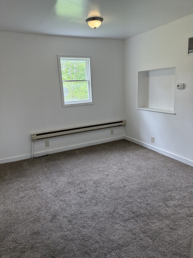 Building Photo - 5009 Hoagland Ave