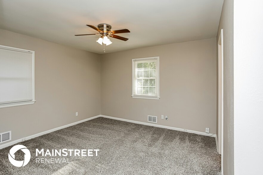 Building Photo - 7308 Maywood Ave