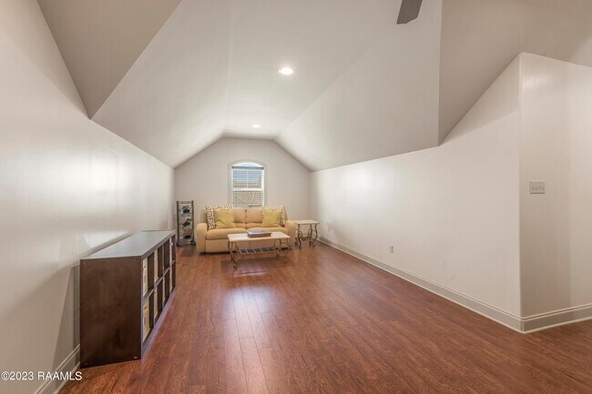 Building Photo - 201 Bayou Parc Dr