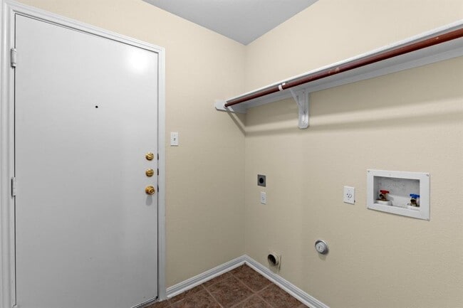 Building Photo - 20612 Farm Pond Ln