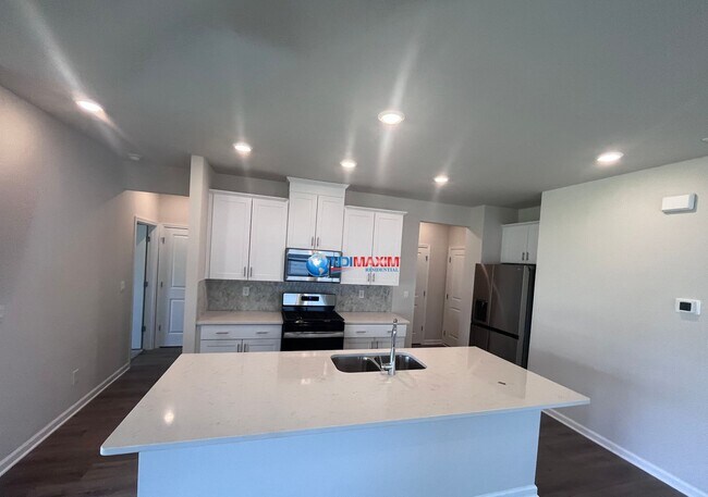 Building Photo - 4-bedroom house in gated community in Lawrenceville