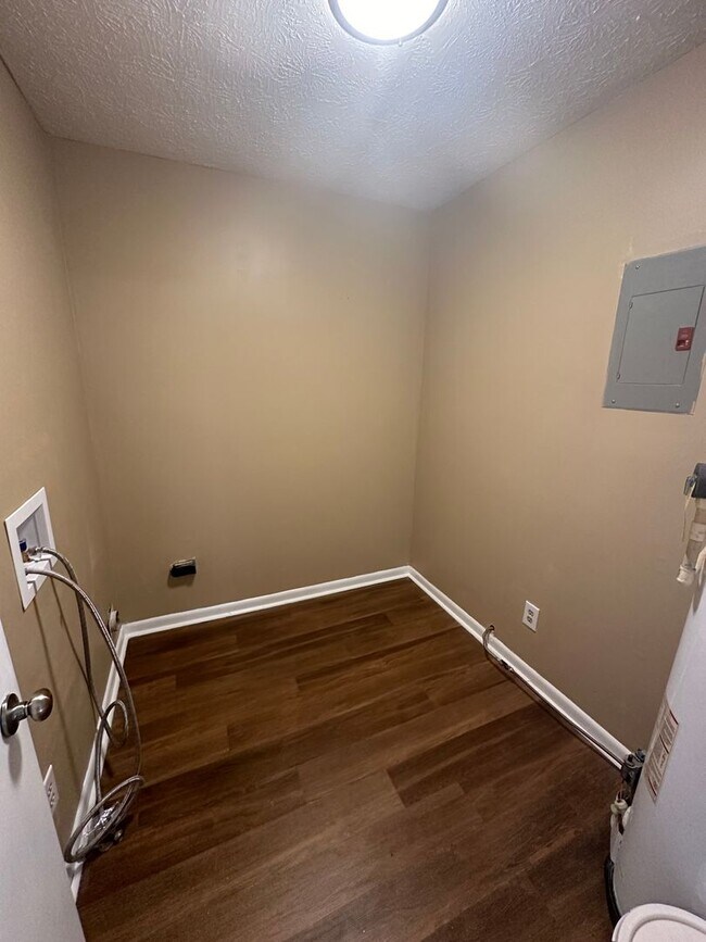 Building Photo - 419 Permita Ct