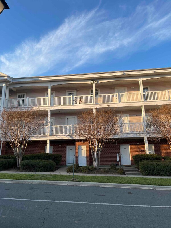 Building Photo - 9243 Meadow Vista Rd