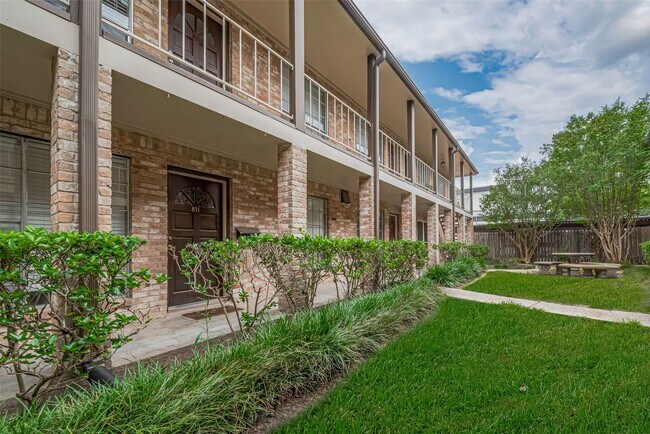 Building Photo - 811 Wax Myrtle Ln