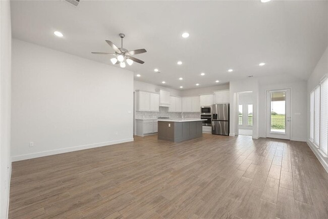 Building Photo - 123 Plumbago Loop