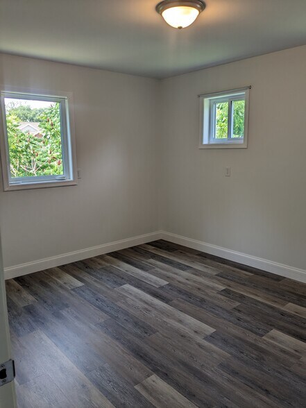 Building Photo - 329 York Rd