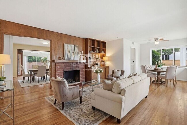 Building Photo - 726 primrose-