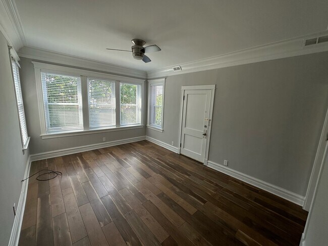 Building Photo - 5332 W Newport Ave