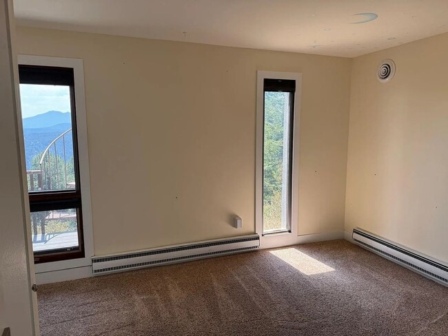 Building Photo - 2 Bedroom Mountain Home with Loft and Spec...