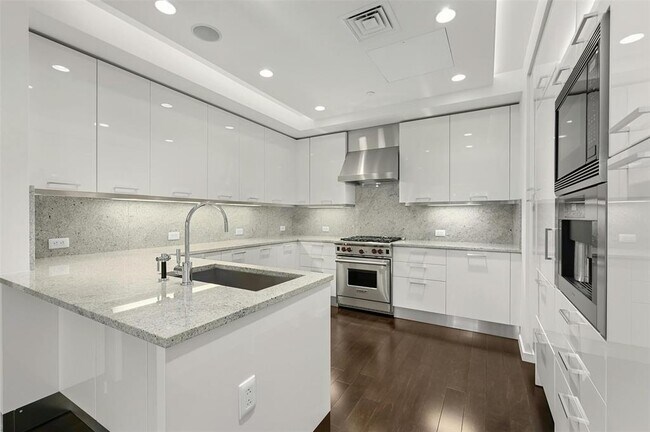 Building Photo - 200 N Congress Ave