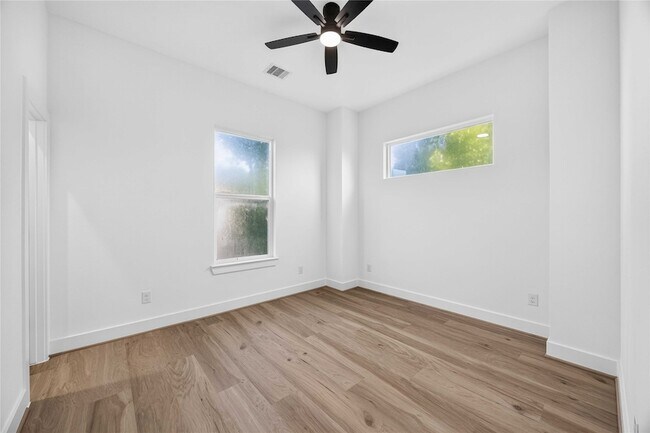 Building Photo - 4633 Mallow St