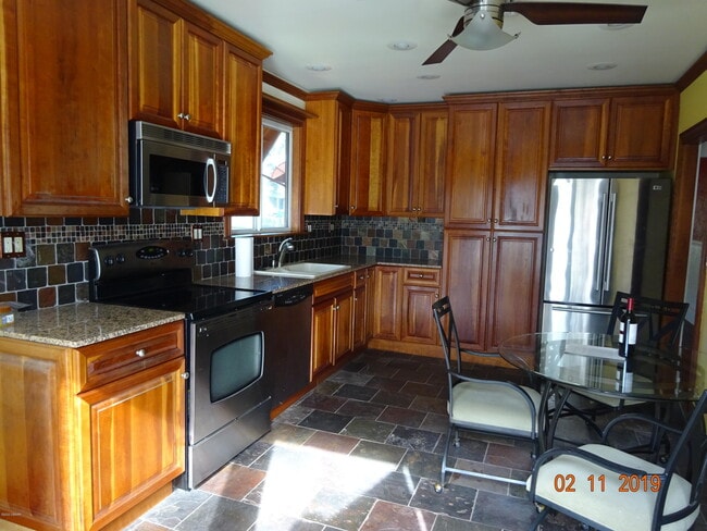 Building Photo - 112 Fox Pl