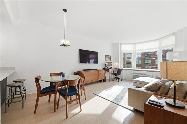 Building Photo - 1400 Hudson St