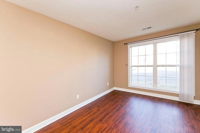 Building Photo - 117 1 Brookland Terrace