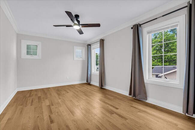 Building Photo - 203 Curry Ave