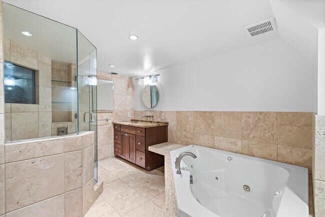 Building Photo - 299 Pavonia Ave