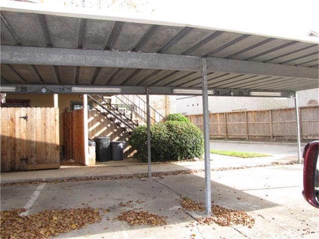 Building Photo - 3303 W Greenridge Dr