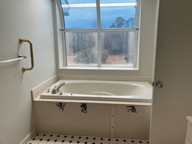 Building Photo - Spacious Condo in the Heart of Calabash