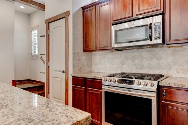 Building Photo - 1426 W 21st St