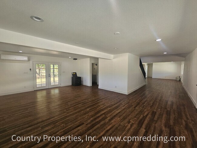 Building Photo - Remodeled Spacious House with Shop on 5 Ac...