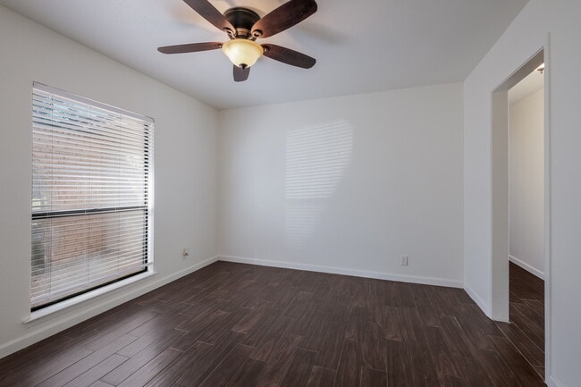 Building Photo - 6967 Sunset Village Dr