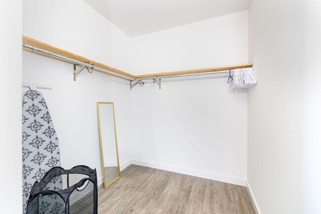 Building Photo - Madison Penthouse