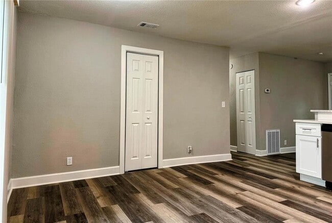 Building Photo - 810 NW 59th Ct