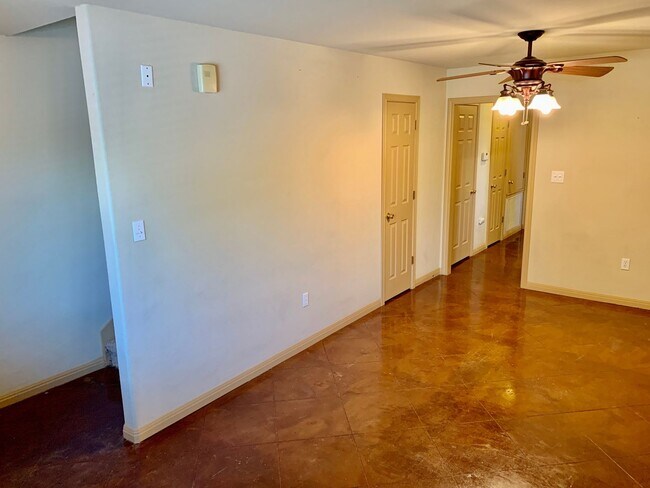 Building Photo - Beautiful 2 Bed/2.5 Bath Home in Round Roc...