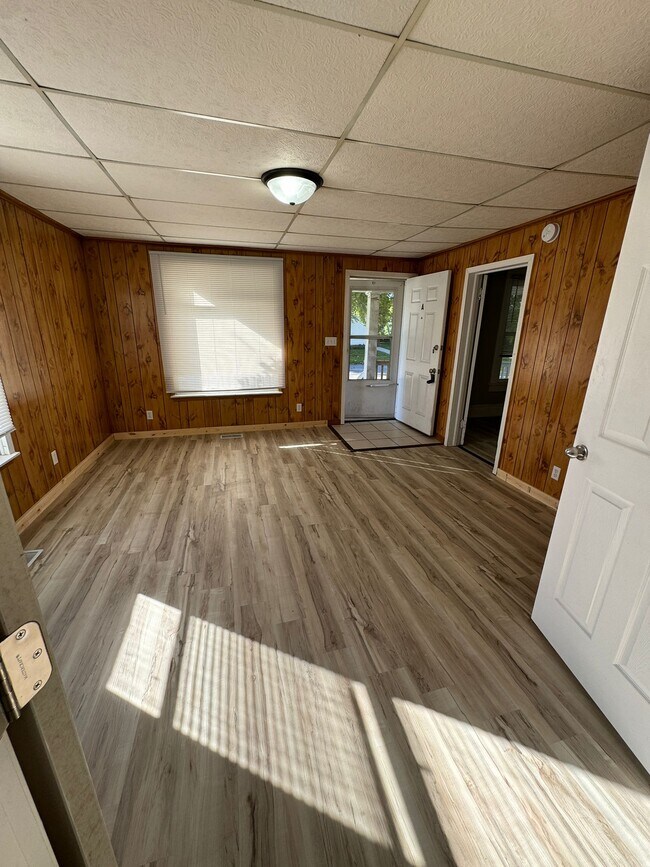 Building Photo - 511 E Jefferson Ave