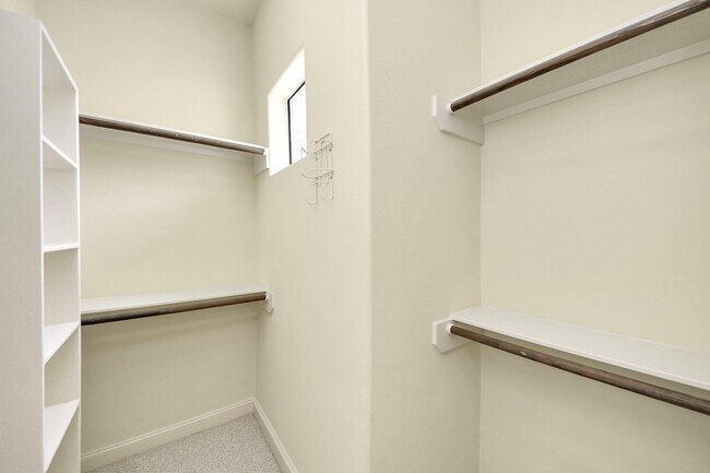 Building Photo - 5617 Kiam St