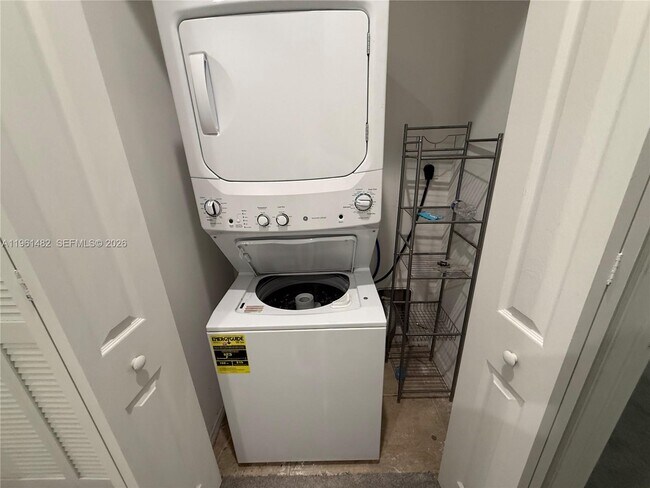 Building Photo - 4282 NE 9th St