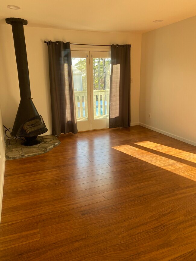 Building Photo - 908 Woodland Village