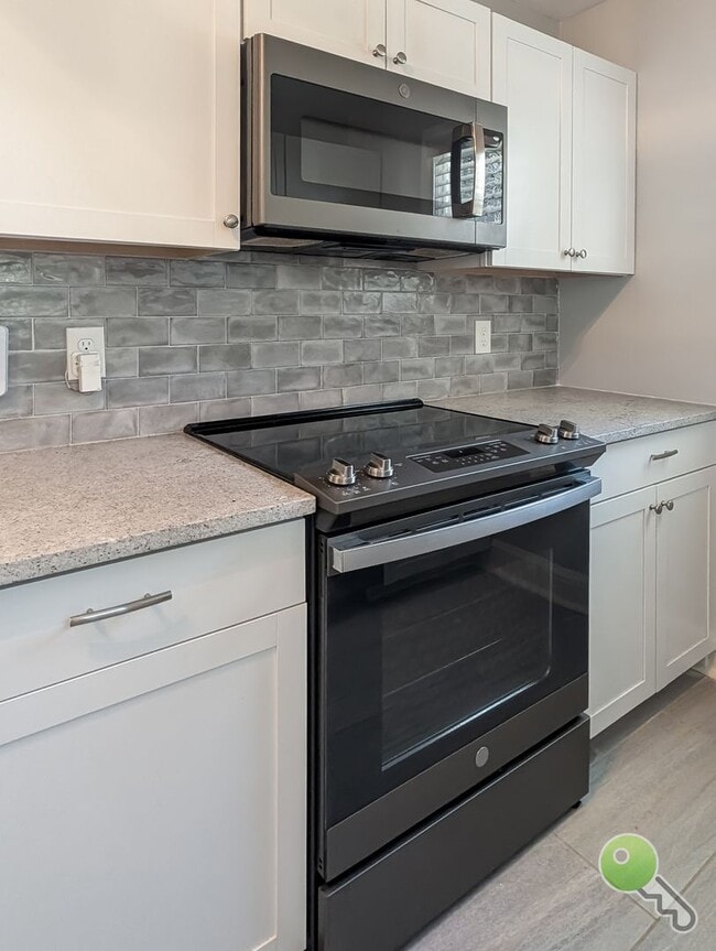 Building Photo - Charming Updated 2BR Home Near Downtown Greenville