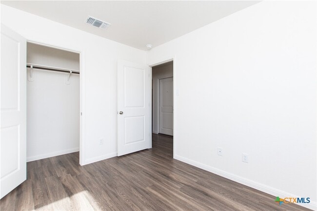 Building Photo - 5815 Betty Lou Dr
