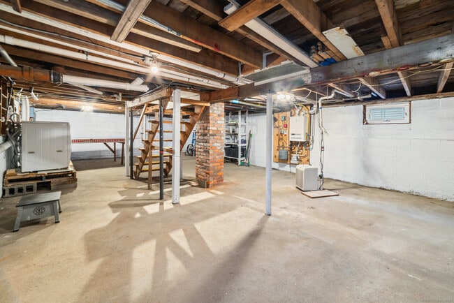 Building Photo - 46 Elaine Rd