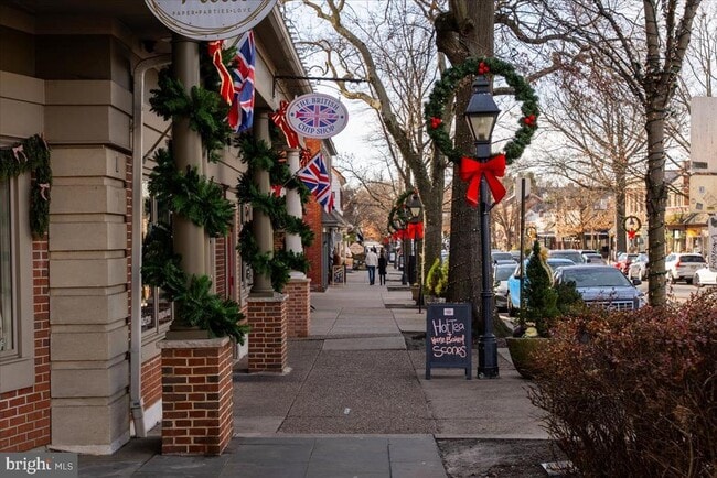 Building Photo - 406 Kings Hwy E