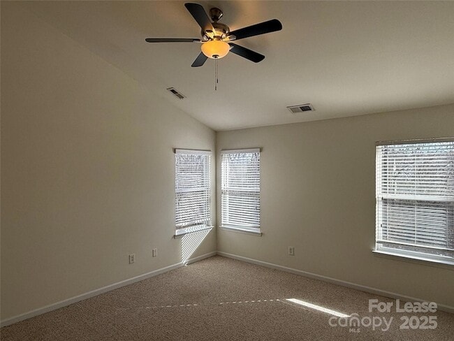 Building Photo - 5008 Centerview Dr