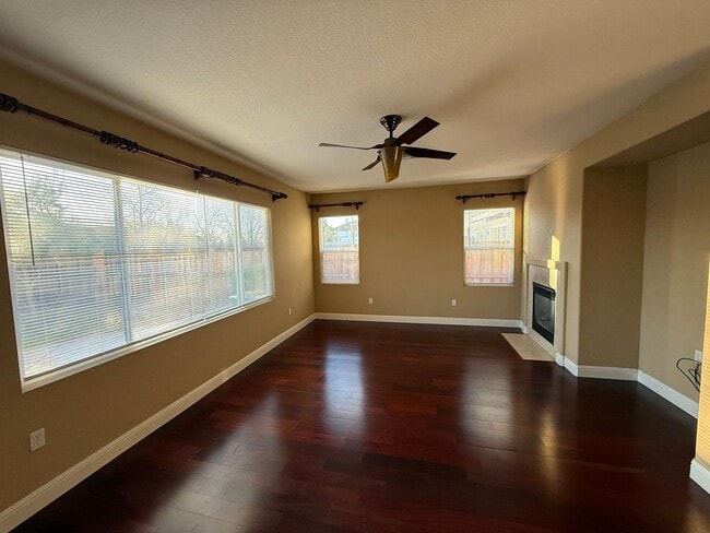 Building Photo - 3965 Collins St