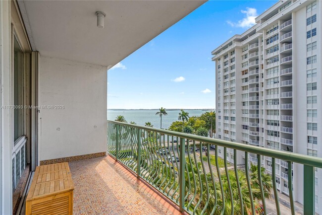 Building Photo - 1408 Brickell Bay Dr