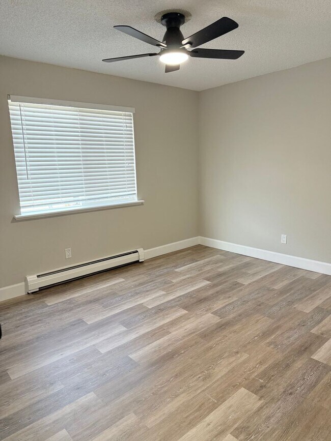 Building Photo - Creekside Views in this Stunning 2 Bedroom!