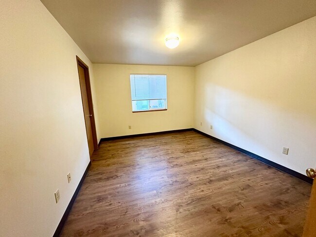 Building Photo - 808 Juniper Ave