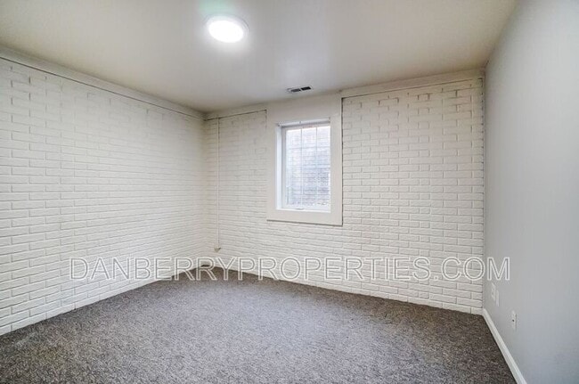 Building Photo - 4211 S Terrace View St