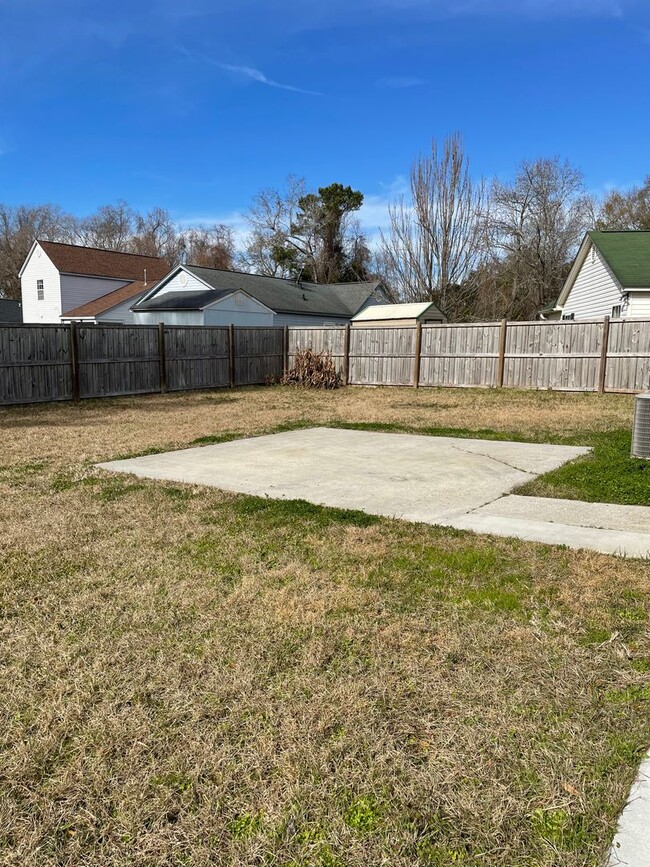 Building Photo - 3 bedroom / 2 bath ~ West Ashley Area