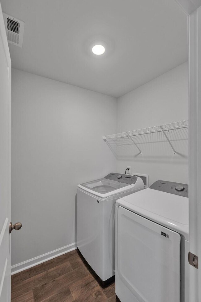 Building Photo - Move in Special- move-One Month Waived Rent with a lease signed by 12/31!!!