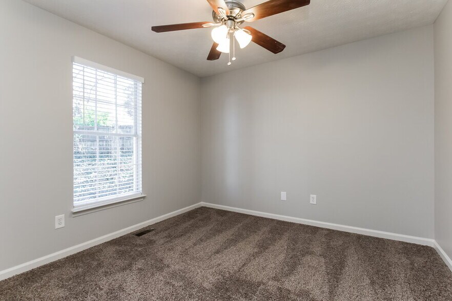 Building Photo - 1902 Shadbark Ct