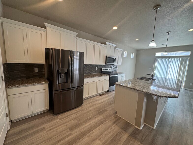 Building Photo - 6153 Callan Dr