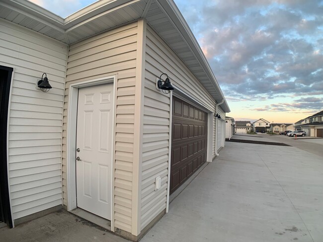 Building Photo - Valley View Townhomes